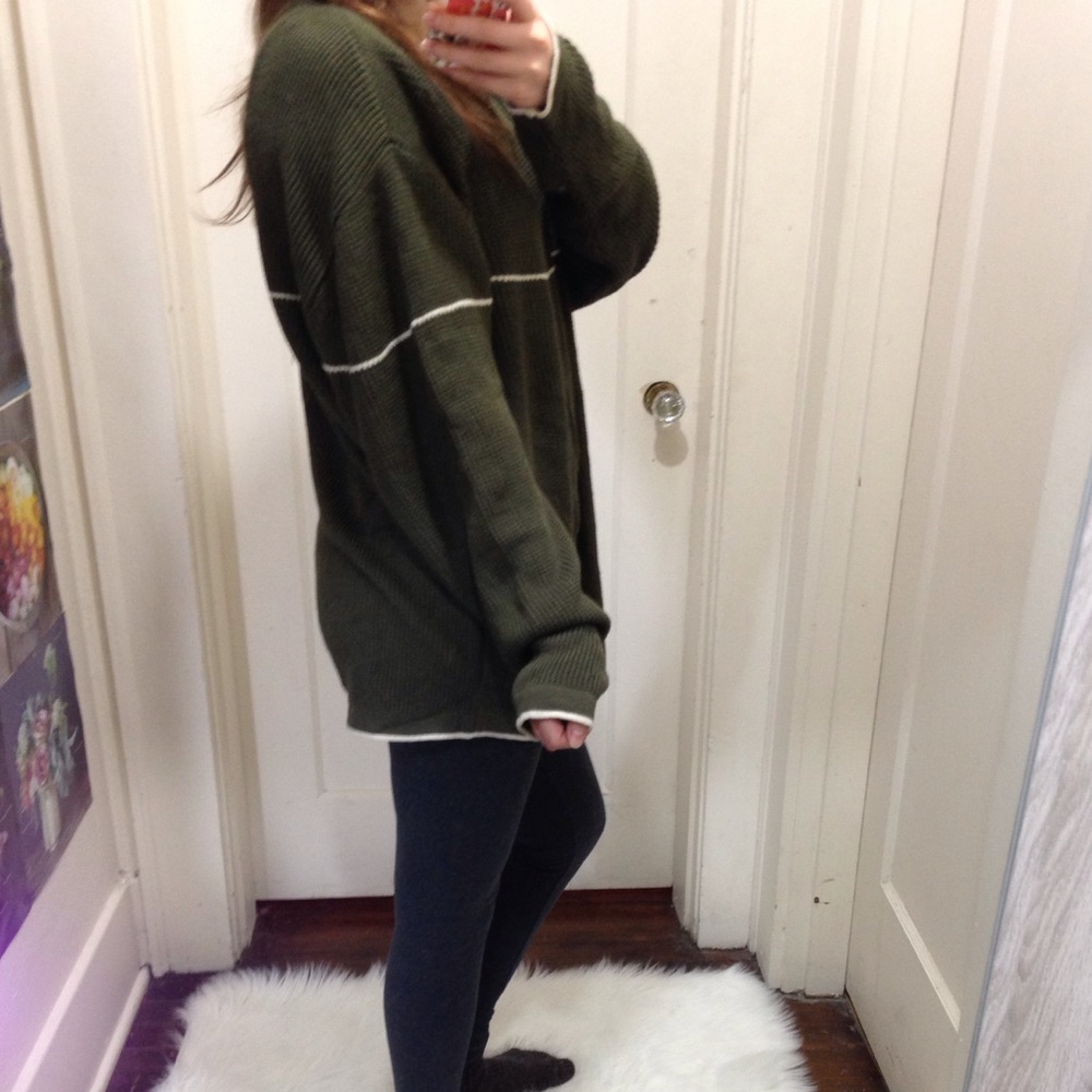 Forest green sweater - Picture 2 of 5